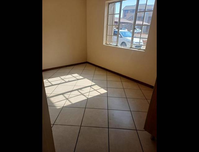 2 BEDROOM APARTMENT FOR SALE IN STONERIDGE